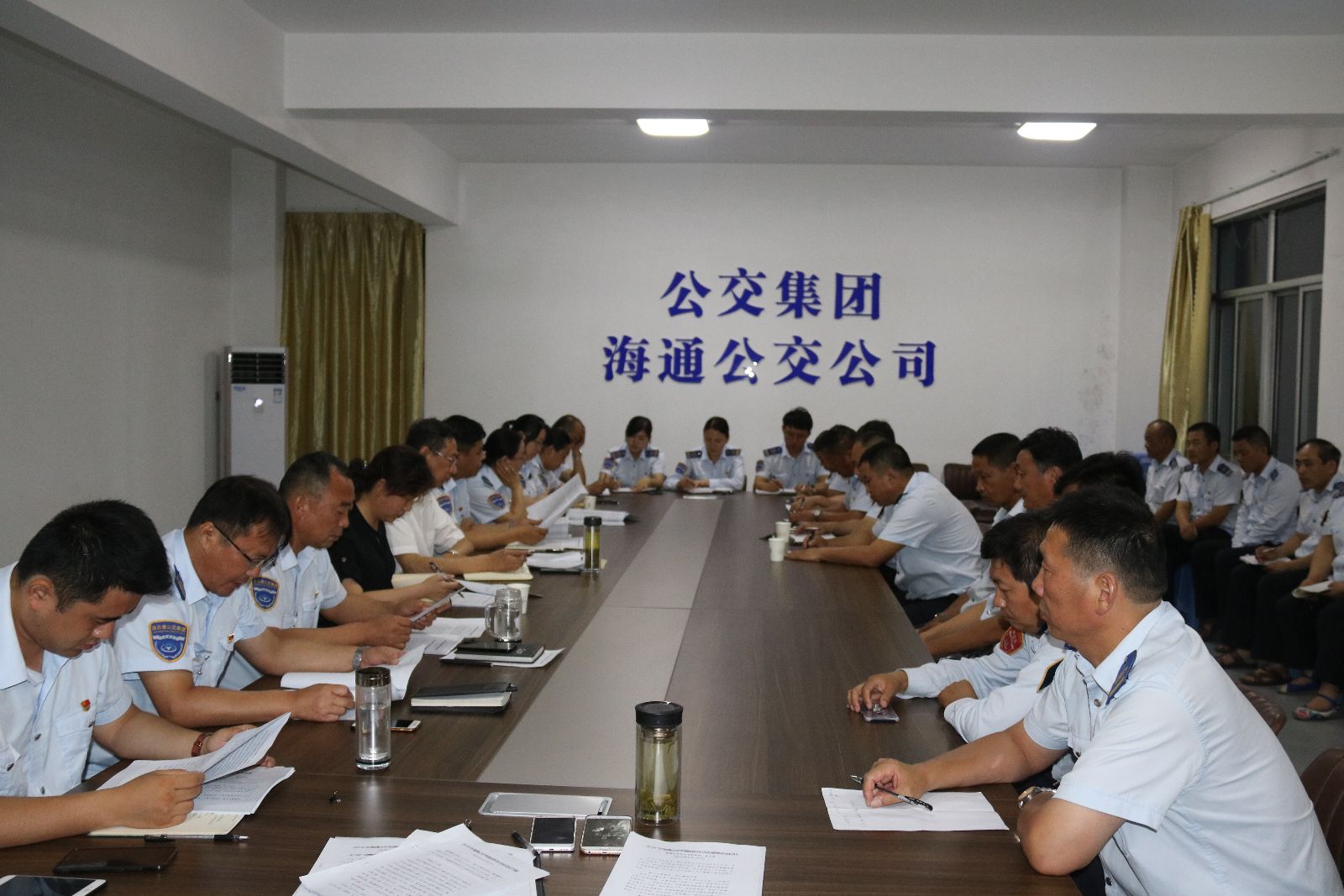 公交集團(tuán)海通公交公司黨總支、佳連公司黨支部召開“進(jìn)一步解放思想激勵(lì)新時(shí)代新?lián)?dāng)新作為”專題組織生活會(huì)